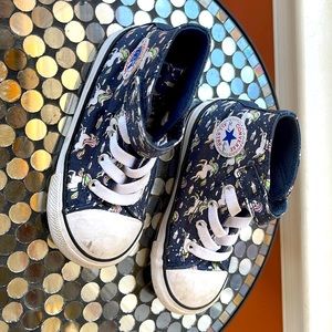 Girl’s converse sneaker. Used but good condition